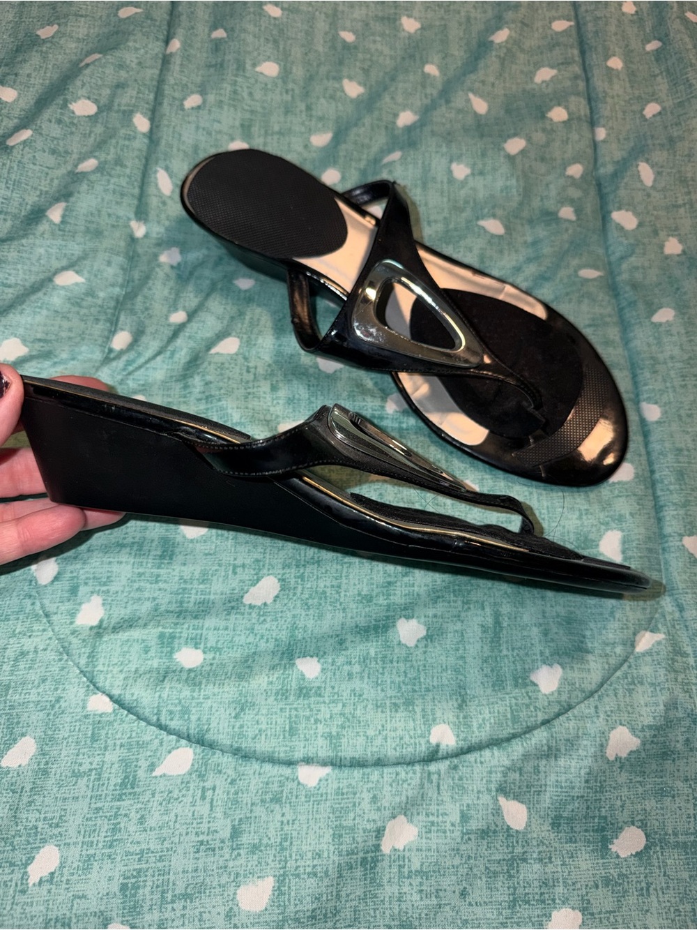Sz 10 Women’s Black Wedge Thong Sandals. Has comfort pad and non slip pad added